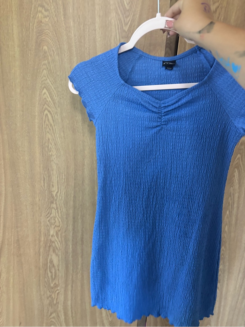 art class Blue Short Sleeve Ruched Neck Textured Top